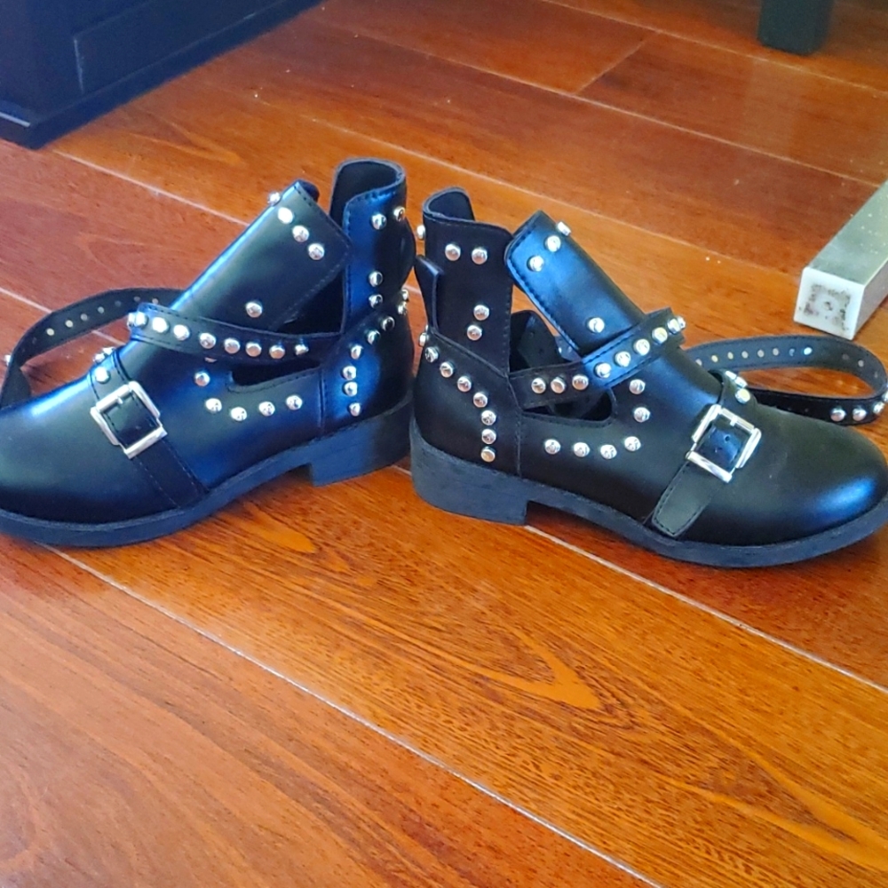 Studded boots - Picture 2 of 3